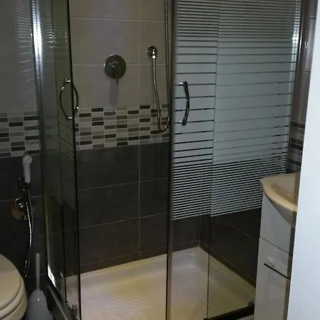 Bbcinecitta4you לינה וארוחת בוקר 4*